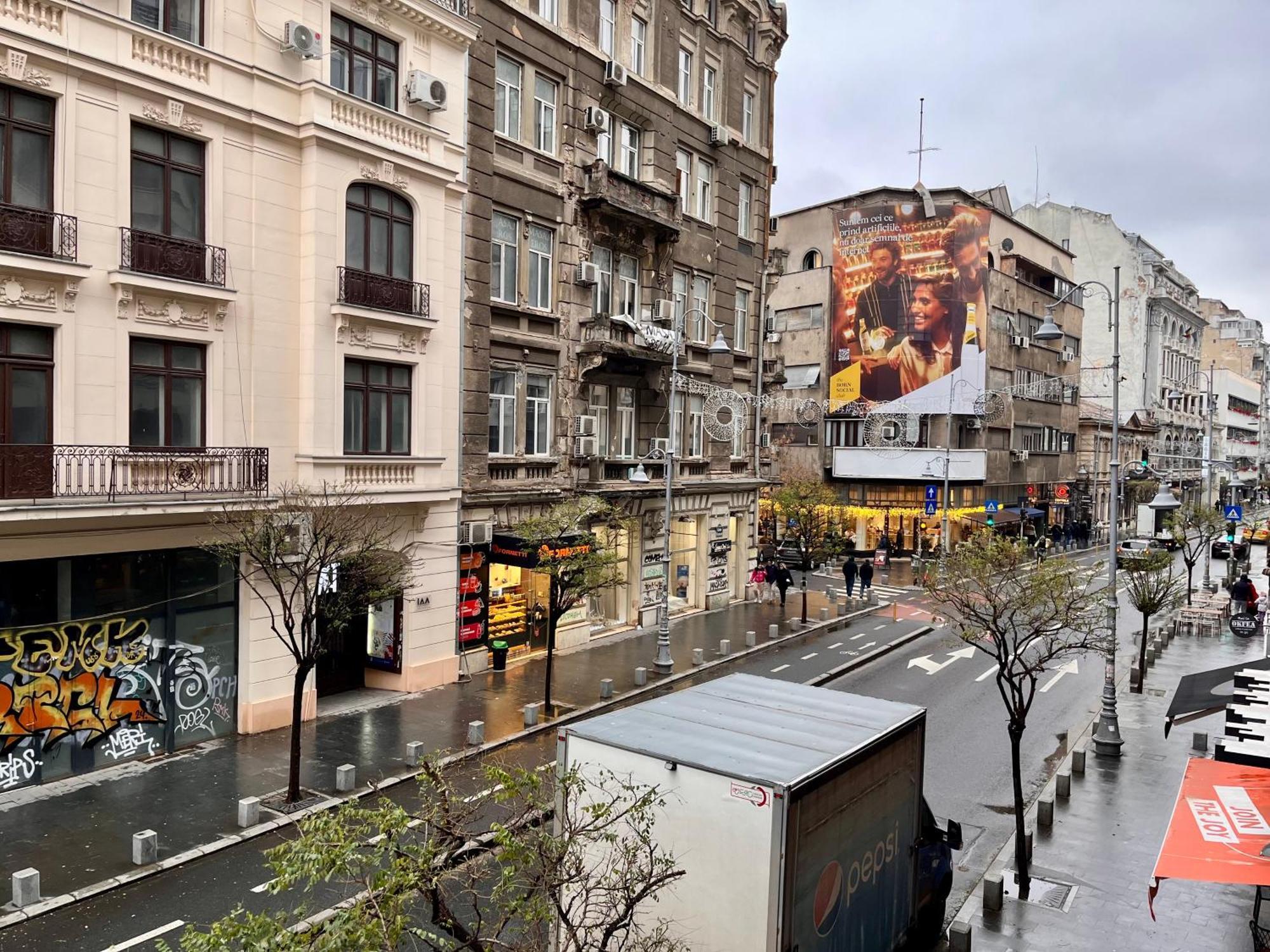 Cozy Apartment With Balcony Bucarest Extérieur photo