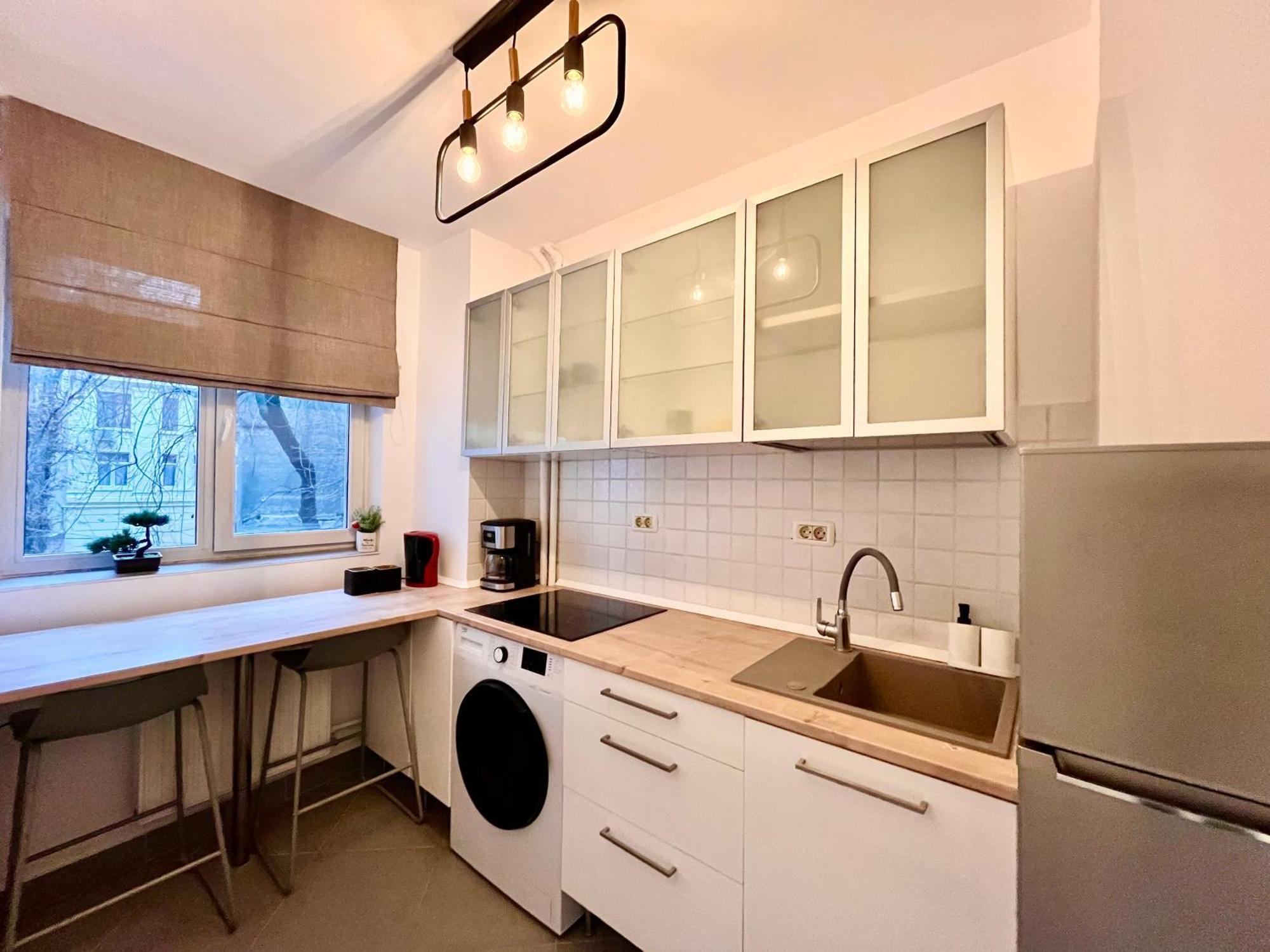 Cozy Apartment With Balcony Bucarest Extérieur photo