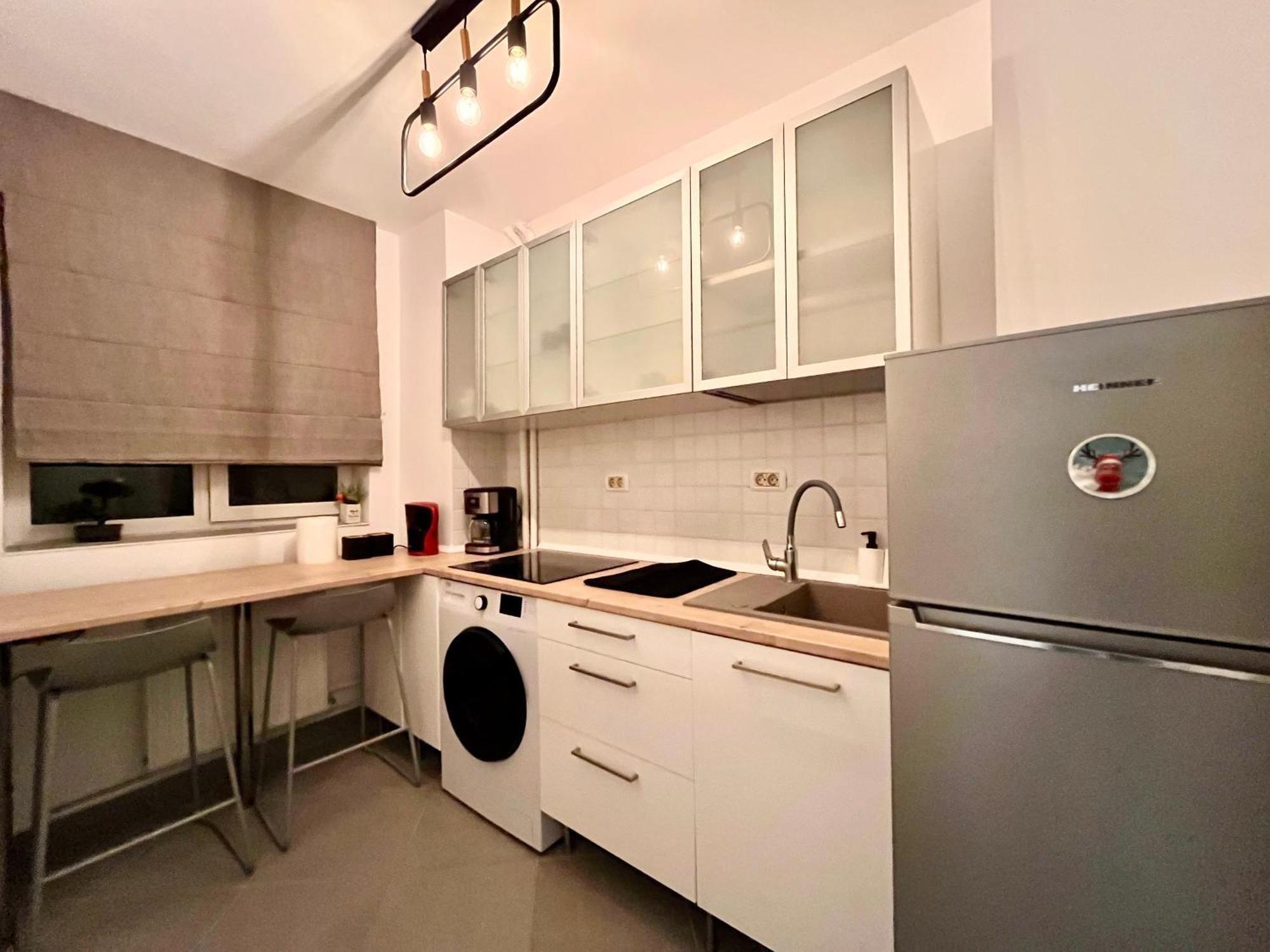 Cozy Apartment With Balcony Bucarest Extérieur photo